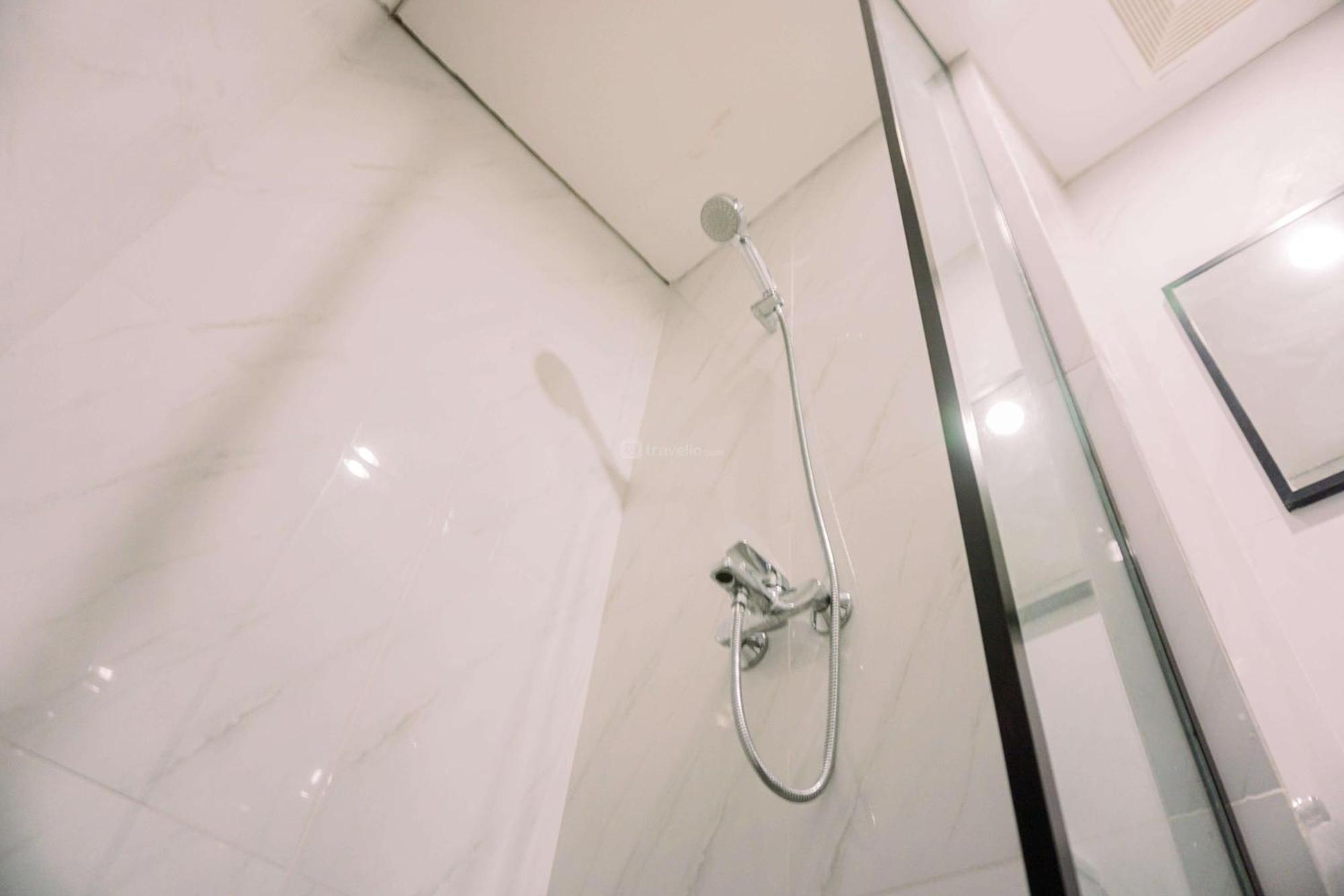 Apartment Spacious And Warm 2br At Ciputra World 2 By Travelio