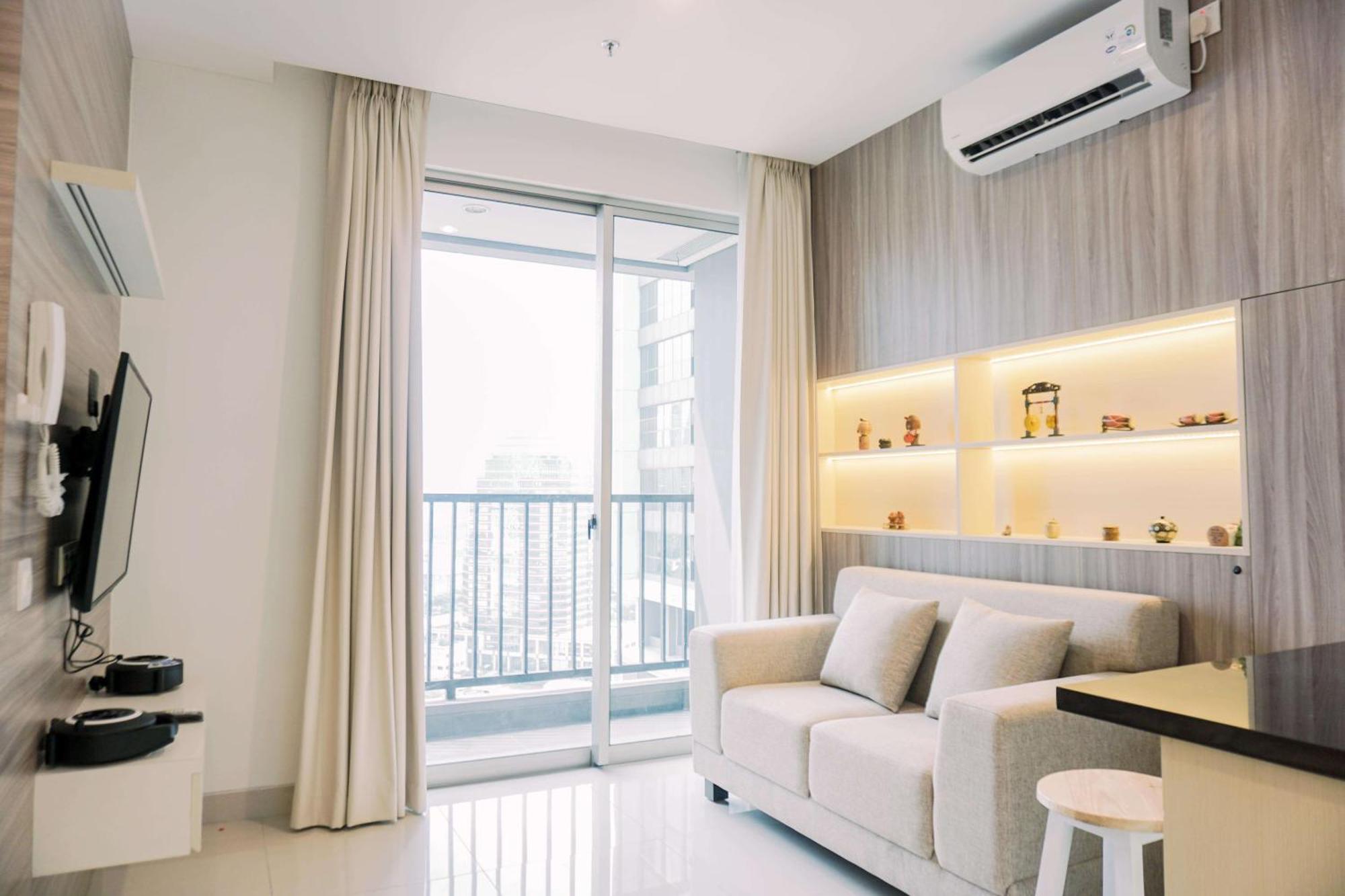 Spacious And Warm 2br At Ciputra World 2 By Travelio Apartment